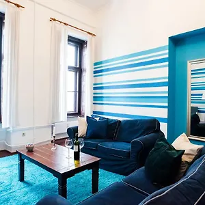 Indigo With Free Parking Apartmán